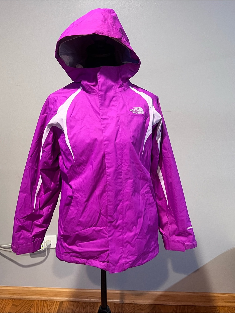 The North Face Girls Hyvent Fleece Lined hooded jacket Bright Magenta